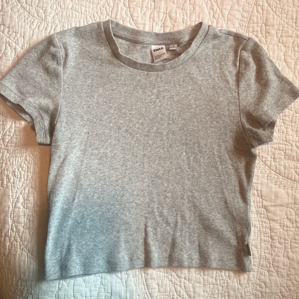 Aritzia TNA ribbed cropped t-shirt grey size M lightly worn